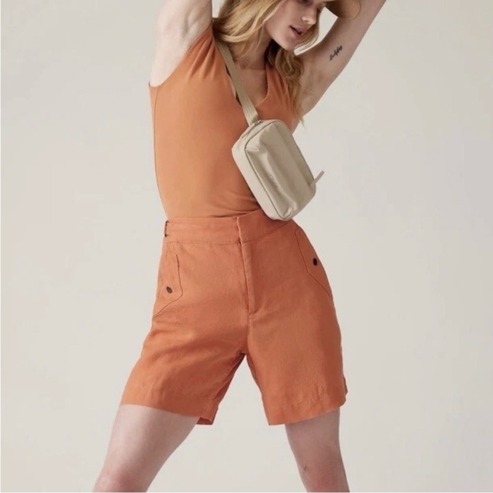 Athleta Voyager Linen Orange Short Size 4